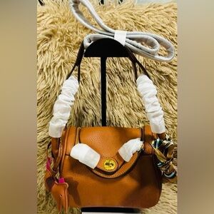 Classy & elegant crossbody bag. Choose your color.